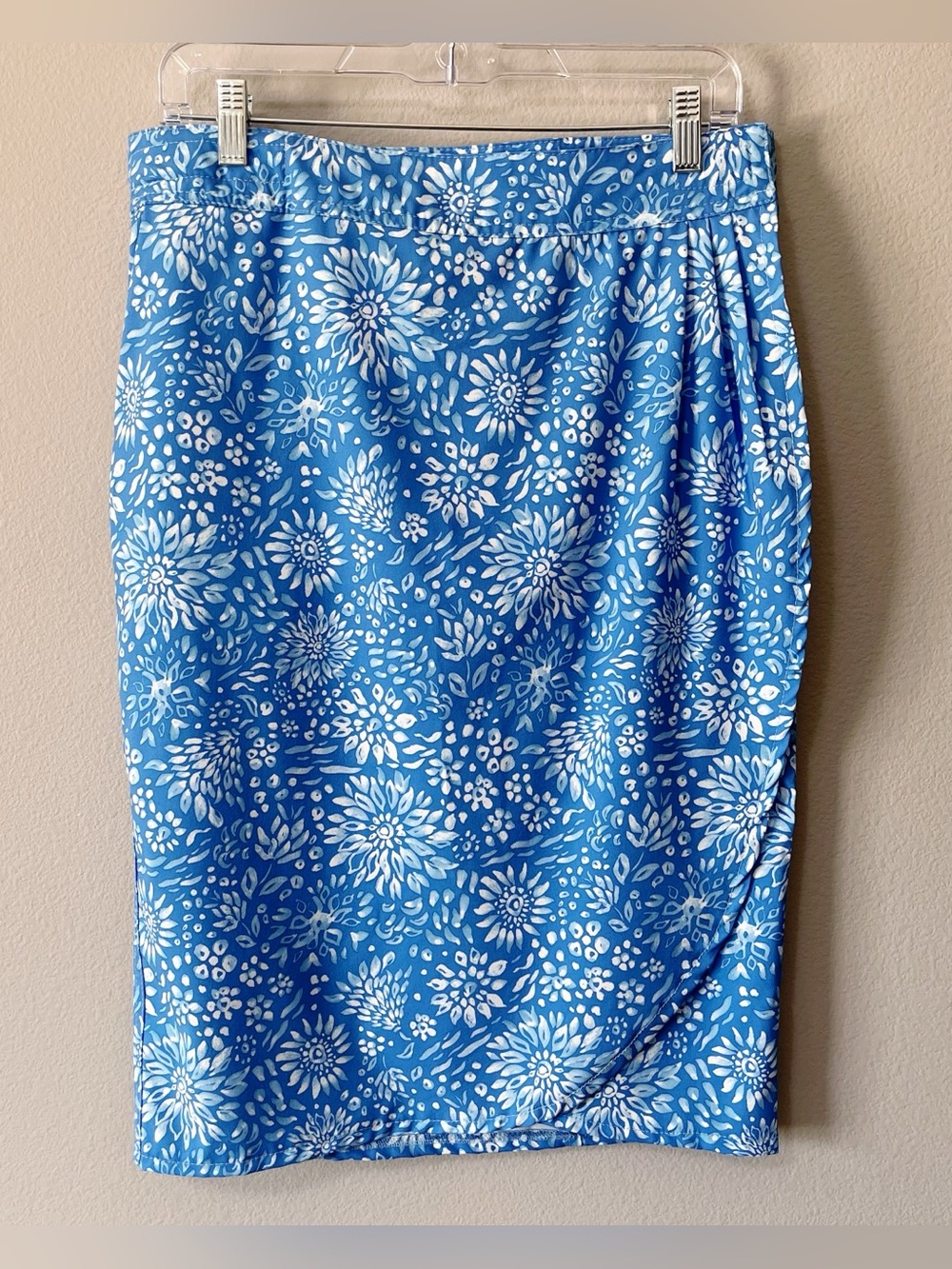 RipSkirt Hawaii Length 3 Midi Skirt Dahlia Bluebird Floral Size Medium Travel